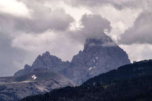 tetons close up.jpg - 21071 bytes